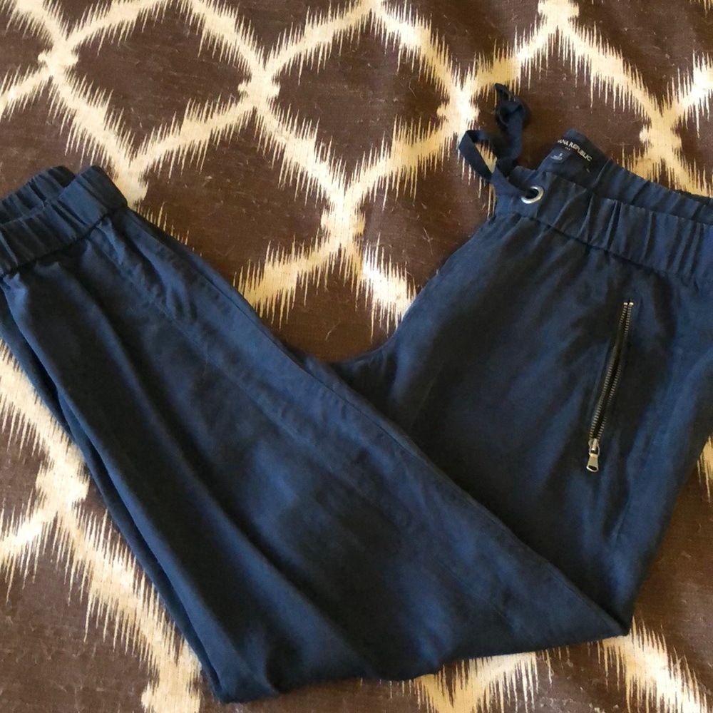 Peg leg pant.